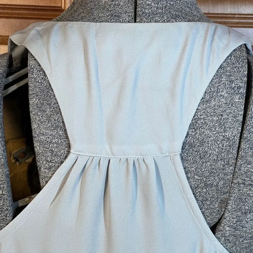💜 3/30 6/50 Banana Republic Racerback Lightweight Tank  in Sidewalk Gray Size S